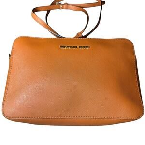 Michael Kors Large Jet Set Item East
West Crossbody orange Saffiano leather